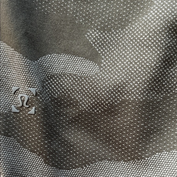 ❌NOT FOR SALE ❌Lululemon Green Camouflage Linerless Shorts - Picture 3 of 6